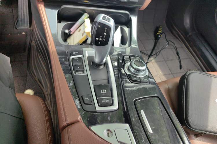 Used BMW 5 Series 2015 520i Elegant Edition Gear Lever