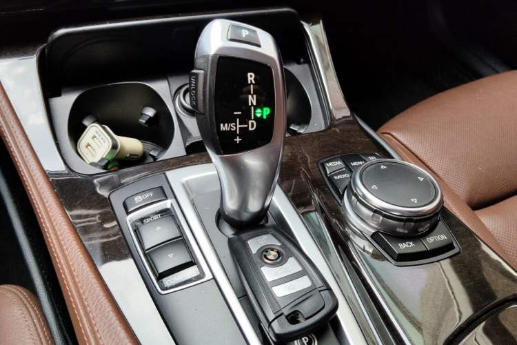 Used BMW 5 Series 2015 535Li Leading Model Gear Lever