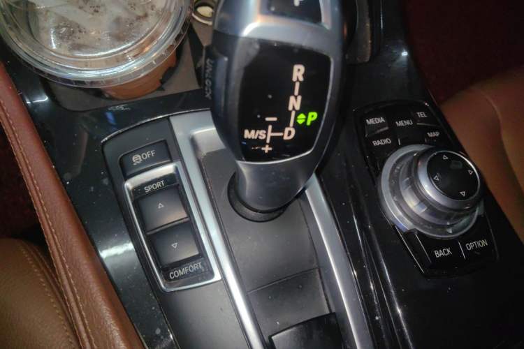 Used BMW 5 Series 2015 520i Elegant Edition Gear Lever