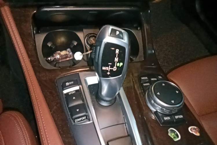 Used BMW 5 Series 2015 535Li Leading Model Gear Lever