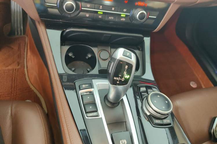 Used BMW 5 Series 2015 520i Elegant Edition Gear Lever