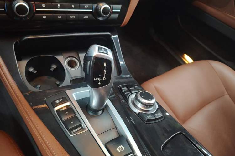 Used BMW 5 Series 2015 520i Elegant Edition Gear Lever