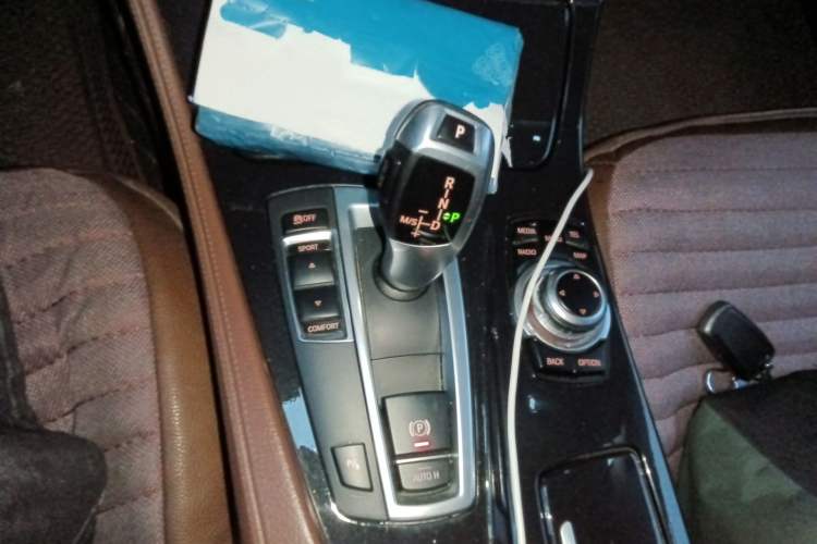 Used BMW 5 Series 2015 520i Elegant Edition Gear Lever