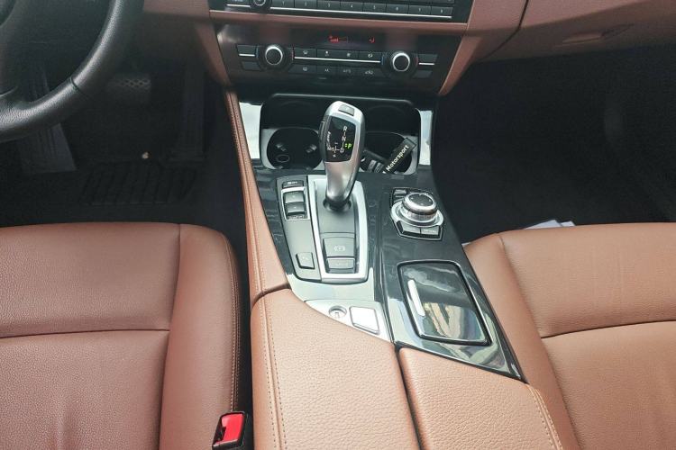 Used BMW 5 Series 2015 520i Elegant Edition Gear Lever