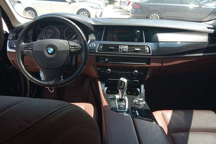 Used BMW 5 Series 2015 520i Elegant Edition Interior 1