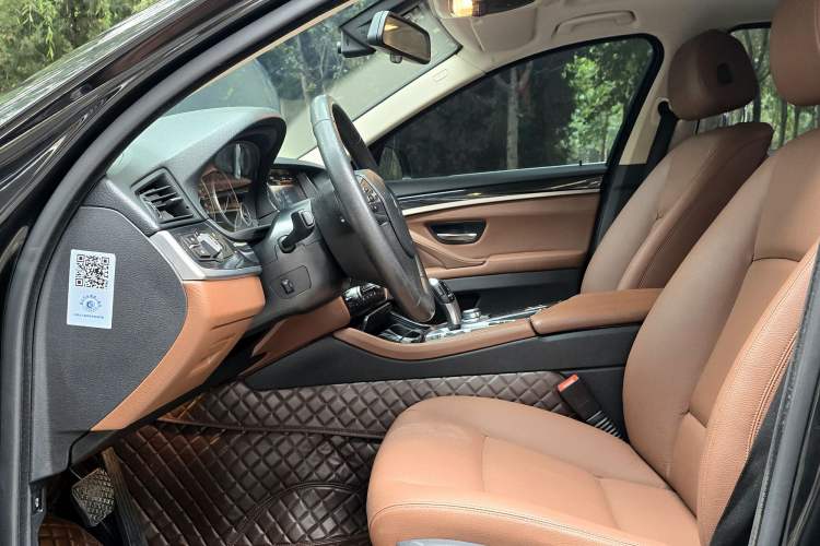 Used BMW 5 Series 2015 520i Elegant Edition Interior 1