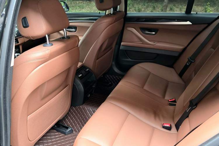Used BMW 5 Series 2015 520i Elegant Edition Interior 2