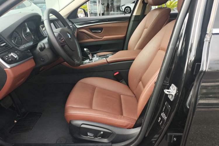Used BMW 5 Series 2015 520i Elegant Edition Interior 2