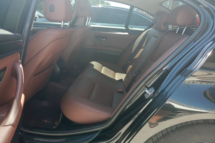 Used BMW 5 Series 2015 520i Elegant Edition Interior 3