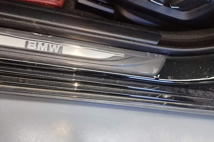 Used BMW 5 Series 2015 520i Elegant Edition Left Side Sill