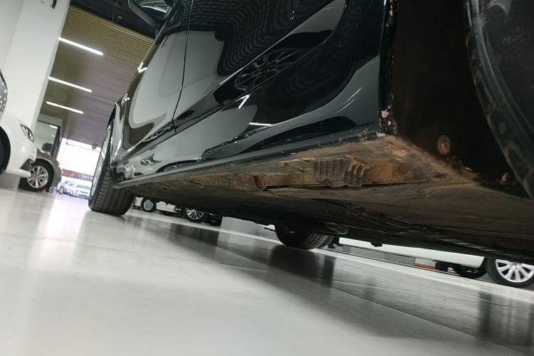 Used BMW 5 Series 2015 520i Elegant Edition Left Side Sill