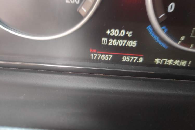 Used BMW 5 Series 2015 520i Elegant Edition Odometer Close Up