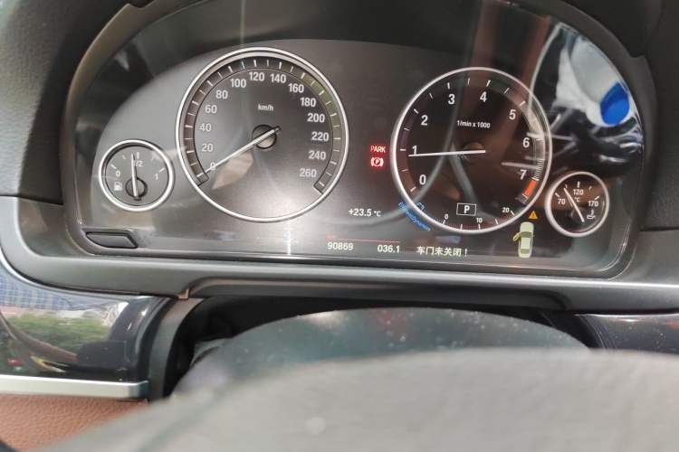 Used BMW 5 Series 2015 520i Elegant Edition Odometer Close Up