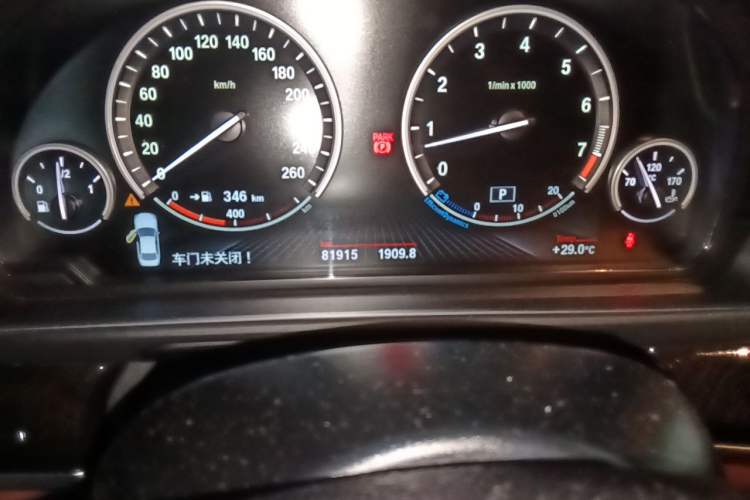 Used BMW 5 Series 2015 535Li Leading Model Odometer Close Up