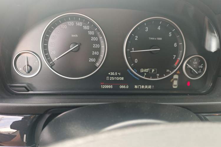 Used BMW 5 Series 2015 520i Elegant Edition Odometer Close Up