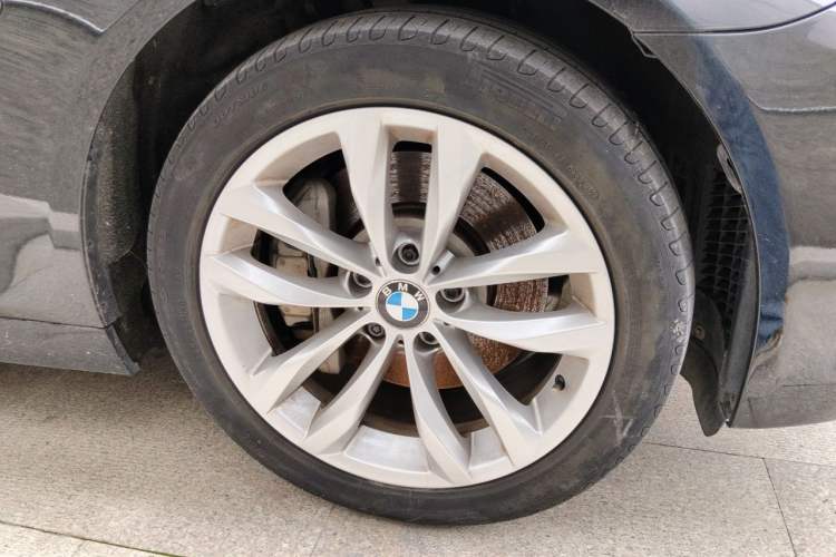 Used BMW 5 Series 2015 535Li Leading Model Right Front Wheel Hub