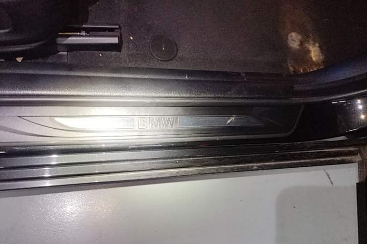 Used BMW 5 Series 2015 520i Elegant Edition Right Side Sill