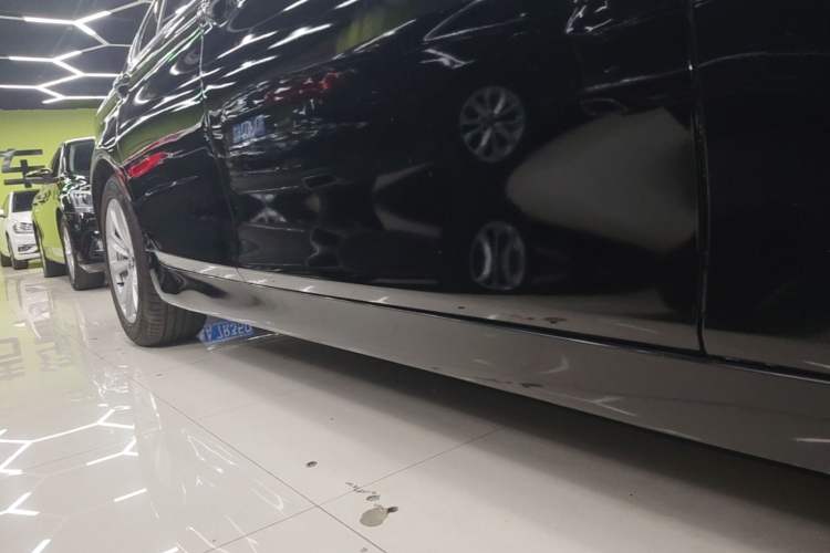 Used BMW 5 Series 2015 520i Elegant Edition Right Side Sill
