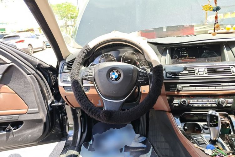 Used BMW 5 Series 2015 535Li Leading Model Steering Wheel