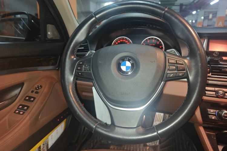 Used BMW 5 Series 2015 535Li Leading Model Steering Wheel