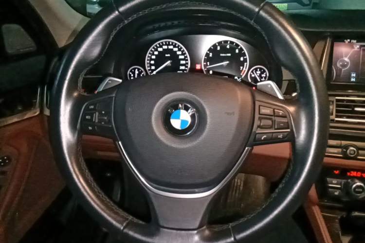 Used BMW 5 Series 2015 535Li Leading Model Steering Wheel