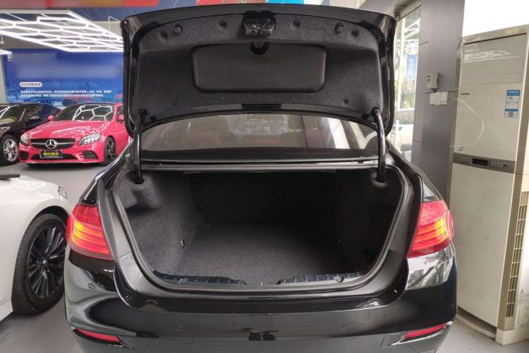 Used BMW 5 Series 2015 520i Elegant Edition Trunk
