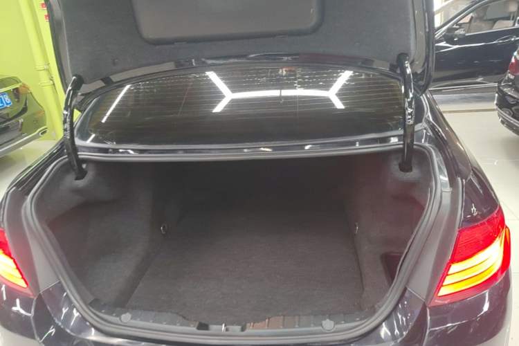 Used BMW 5 Series 2015 520i Elegant Edition Trunk