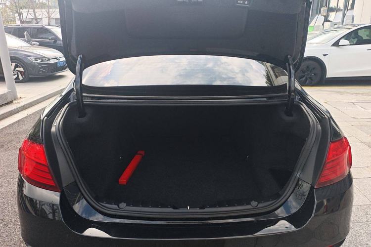 Used BMW 5 Series 2015 520i Elegant Edition Trunk