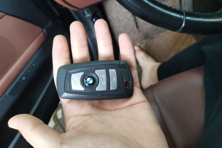 Used BMW 5 Series 2015 520i Elegant Edition Vehicle Key
