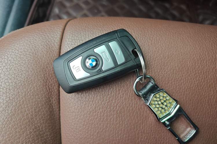 Used BMW 5 Series 2015 520i Elegant Edition Vehicle Key