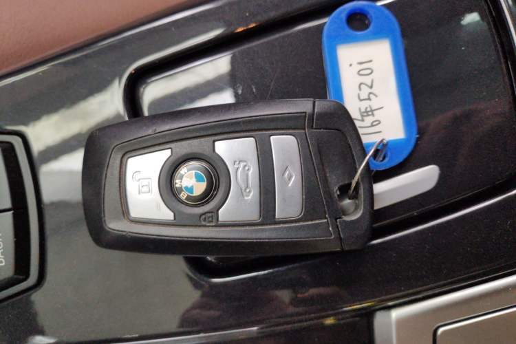 Used BMW 5 Series 2015 520i Elegant Edition Vehicle Key