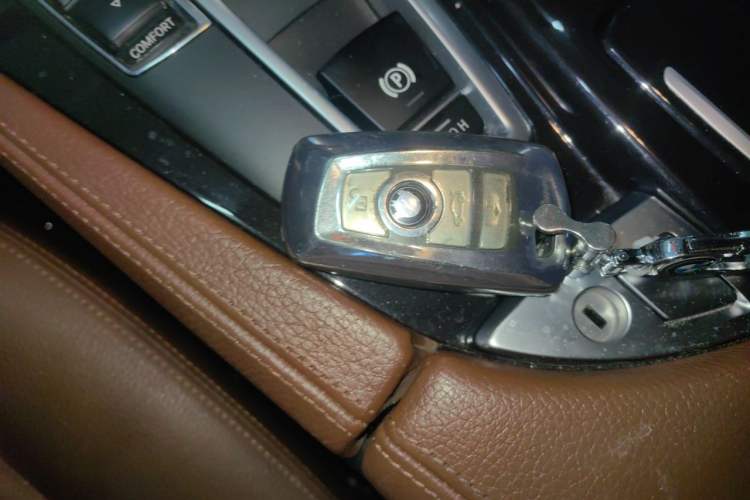 Used BMW 5 Series 2015 520i Elegant Edition Vehicle Key