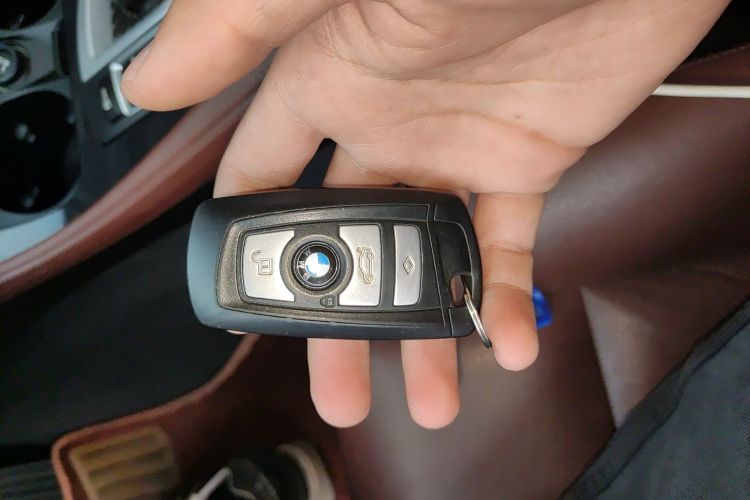 Used BMW 5 Series 2015 520i Elegant Edition Vehicle Key