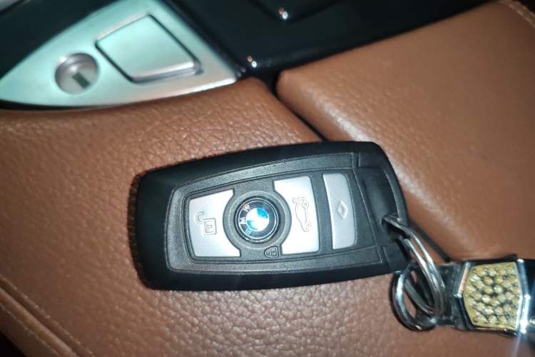 Used BMW 5 Series 2015 520i Elegant Edition Vehicle Key