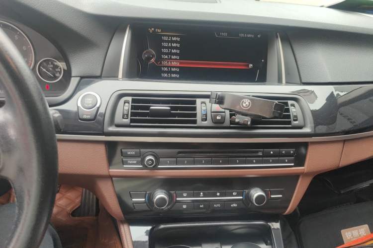 Used BMW 5 Series 2015 520i Elegant Edition Audio And AC Panel