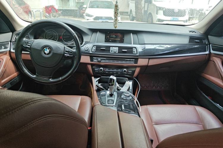 Used BMW 5 Series 2015 520i Elegant Edition Center Console