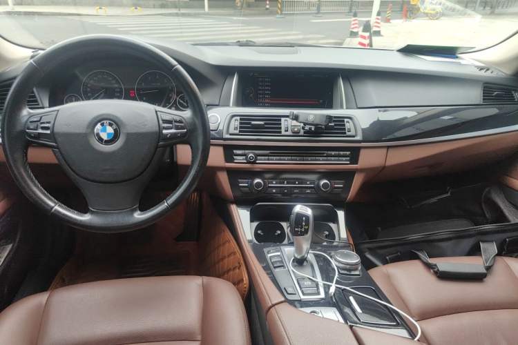 Used BMW 5 Series 2015 520i Elegant Edition Center Console