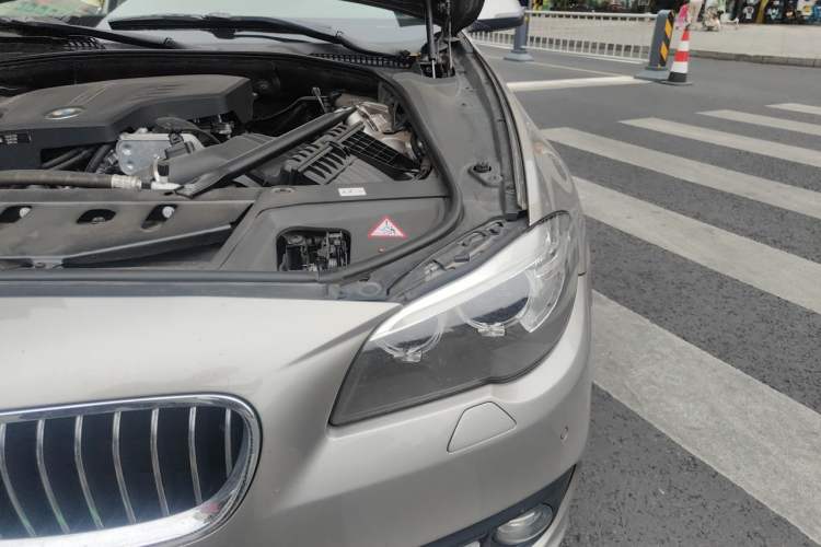 Used BMW 5 Series 2015 520i Elegant Edition Engine Bay Left