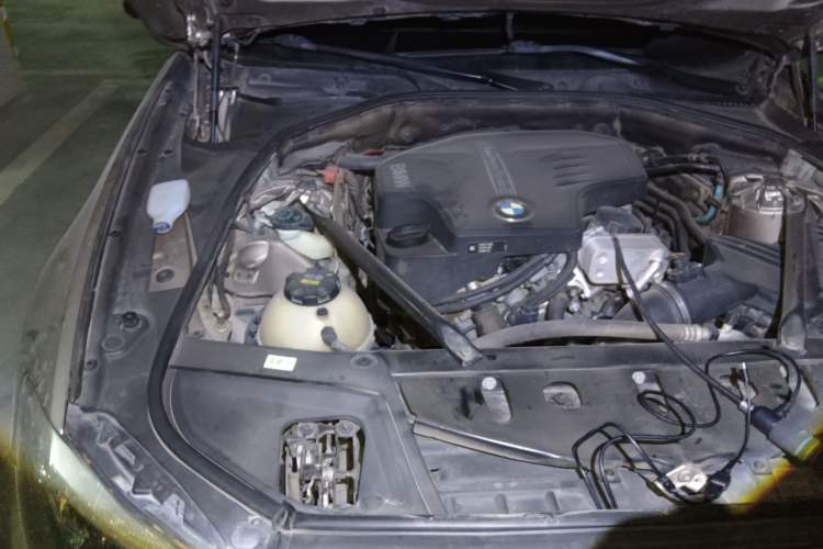 Used BMW 5 Series 2015 520i Elegant Edition Engine Bay Right