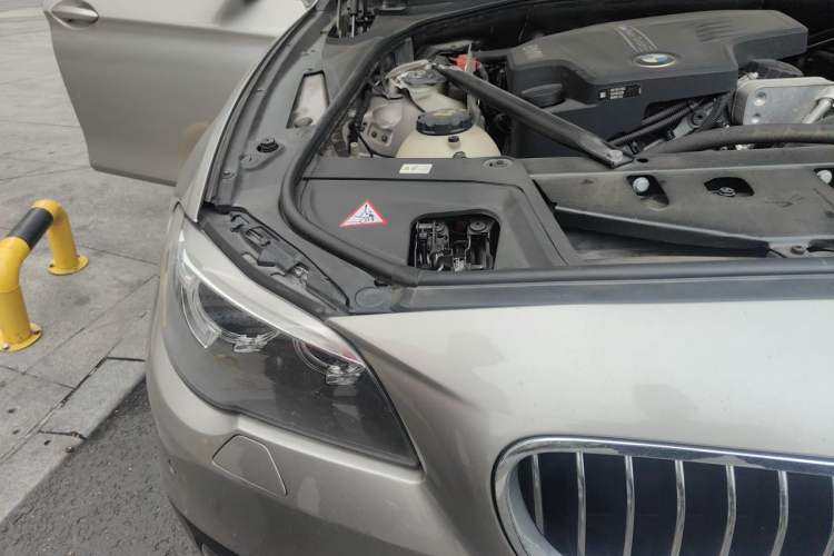 Used BMW 5 Series 2015 520i Elegant Edition Engine Bay Right
