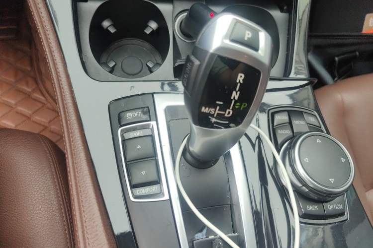 Used BMW 5 Series 2015 520i Elegant Edition Gear Lever