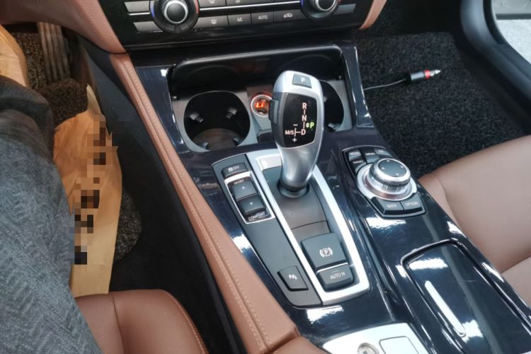 Used BMW 5 Series 2015 520i Elegant Edition Gear Lever