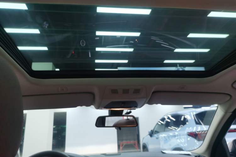 Used BMW 5 Series 2015 520i Elegant Edition Headliner