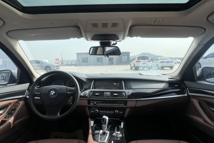 Used BMW 5 Series 2015 520i Elegant Edition Interior 3