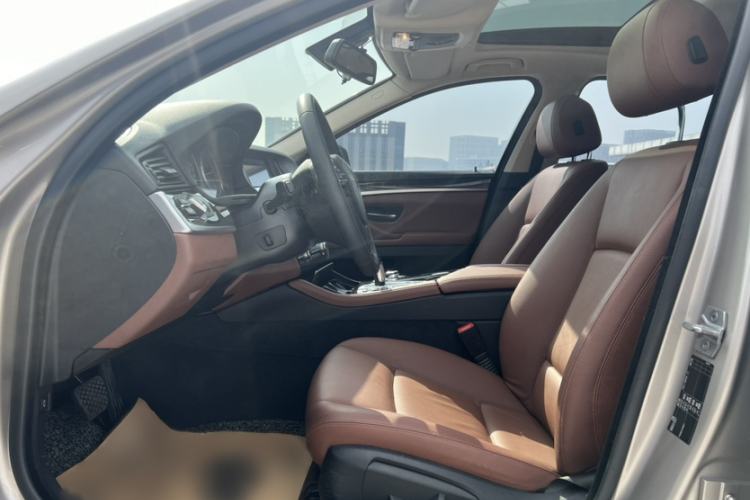 Used BMW 5 Series 2015 520i Elegant Edition Interior 4