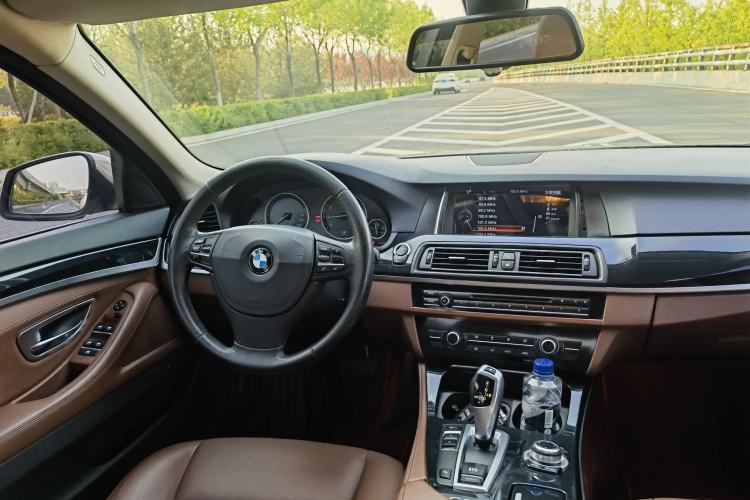 Used BMW 5 Series 2015 520i Elegant Edition Interior 5
