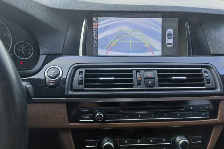 Used BMW 5 Series 2015 520i Elegant Edition Interior 6