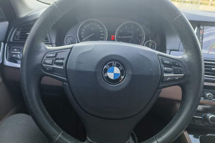 Used BMW 5 Series 2015 520i Elegant Edition Interior 9