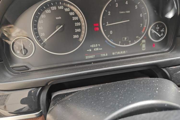 Used BMW 5 Series 2015 520i Elegant Edition Odometer Close Up