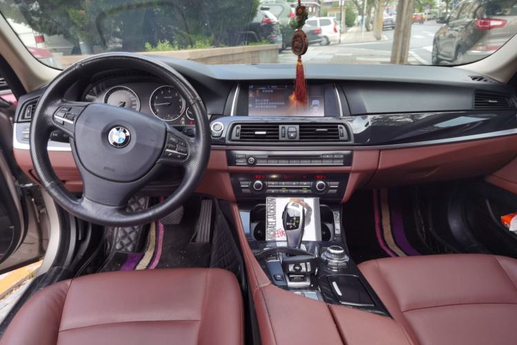 Used BMW 5 Series 2015 520i Elegant Edition Center Console